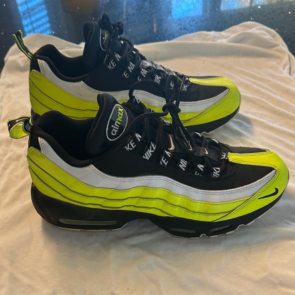 Nike Air Max 95 Black and Lime Sneakers GREAT CONDITION MENS SNEAKERS